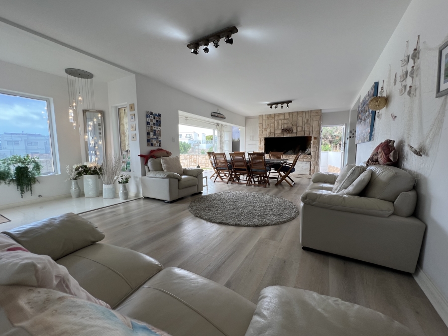 5 Bedroom Property for Sale in Ferreira Town Eastern Cape